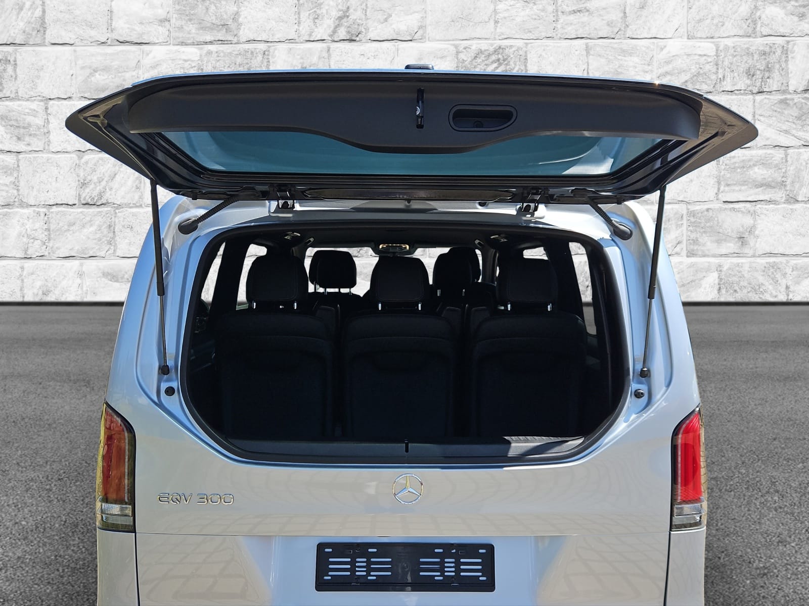 MERCEDES-BENZ EQV 300 lang-image-7
