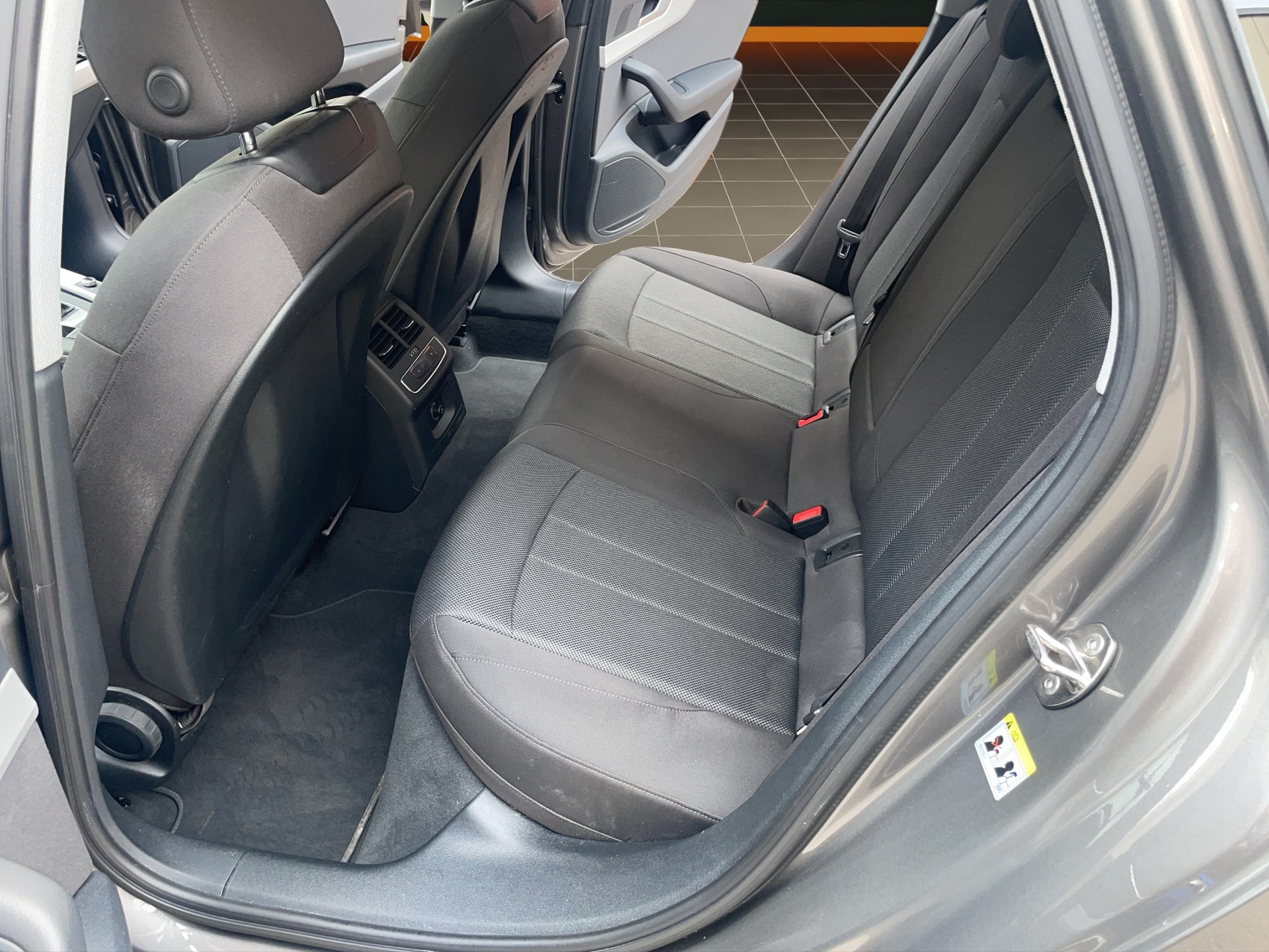 AUDI A4 Avant 35 TDI S-tronic-image-13