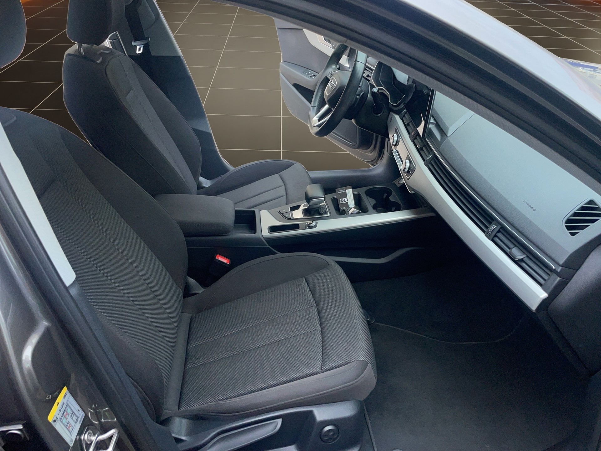 AUDI A4 Avant 35 TDI S-tronic-image-12