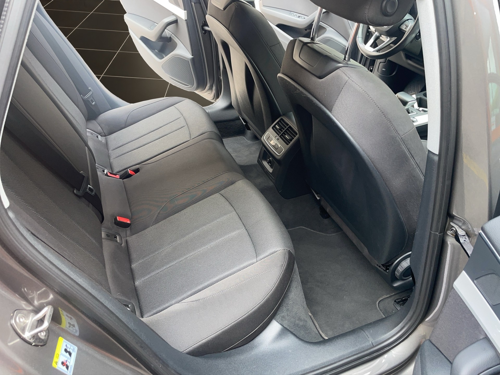 AUDI A4 Avant 35 TDI S-tronic-image-14