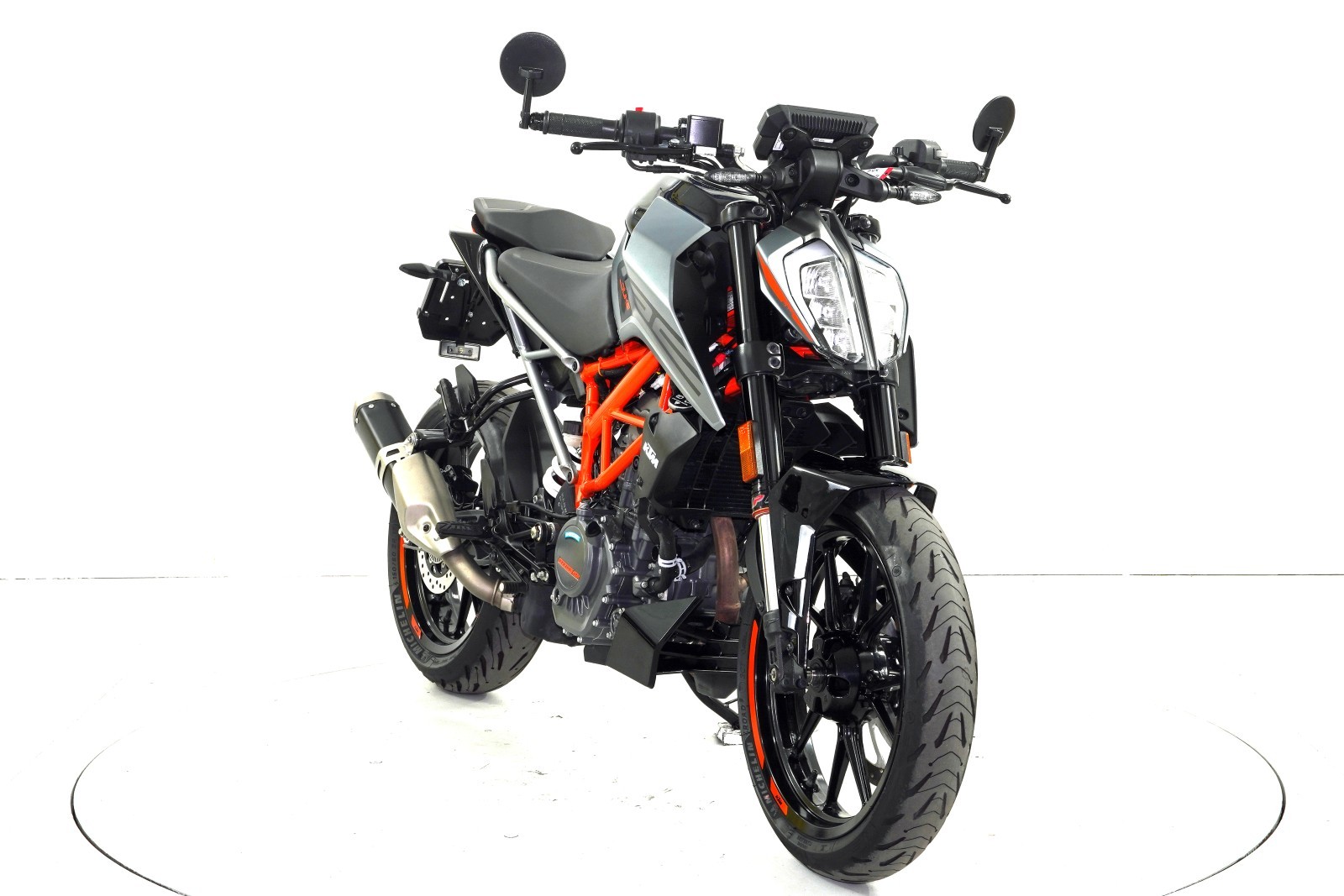 KTM Duke 125 ABS-showroom-element-1