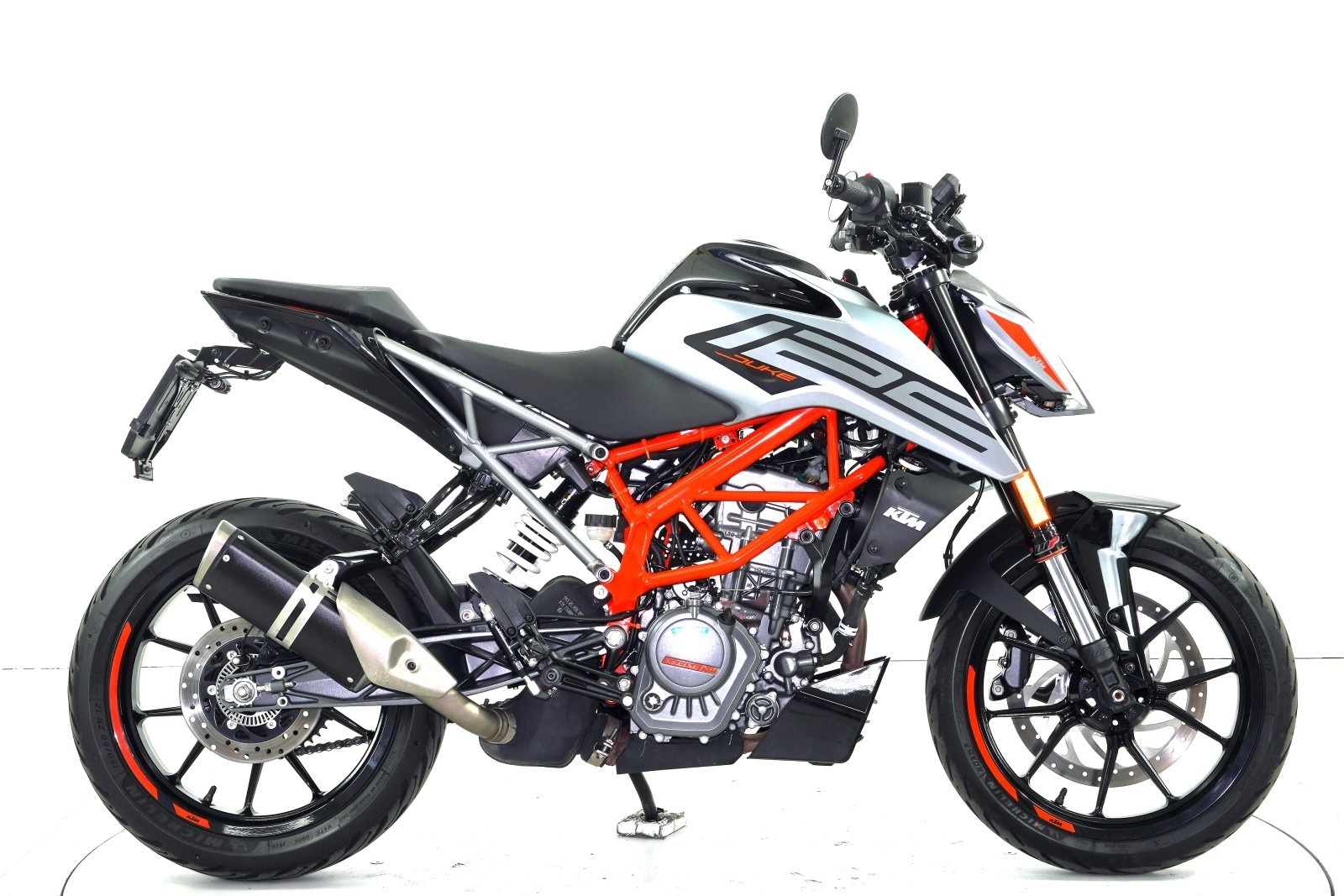 KTM Duke 125 ABS-showroom-element-3
