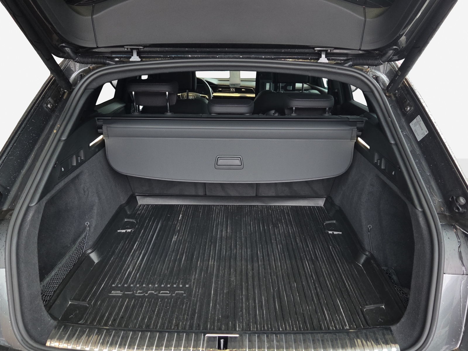AUDI e-tron 55 S Line Black Edition quattro-image-12