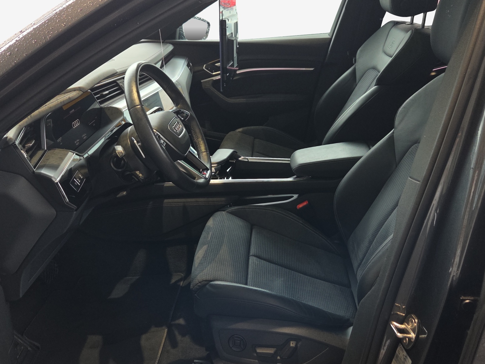 AUDI e-tron 55 S Line Black Edition quattro-image-7