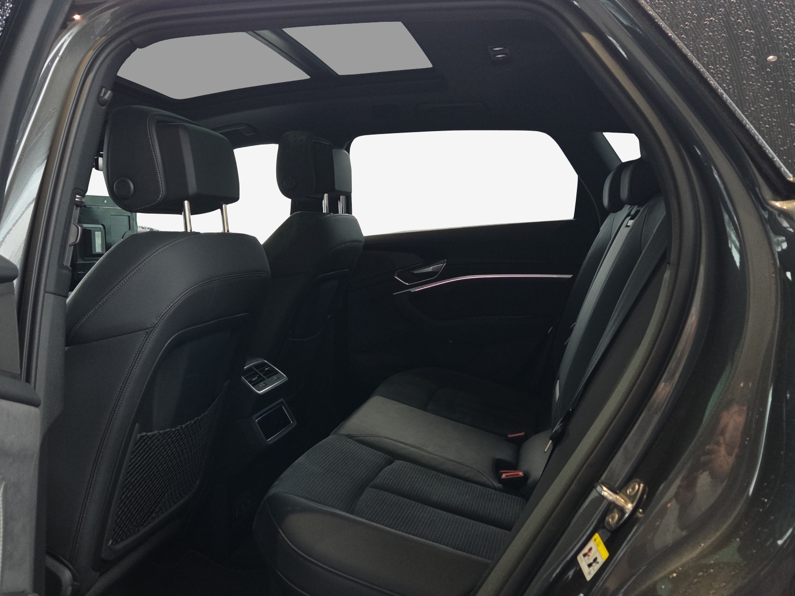 AUDI e-tron 55 S Line Black Edition quattro-image-11
