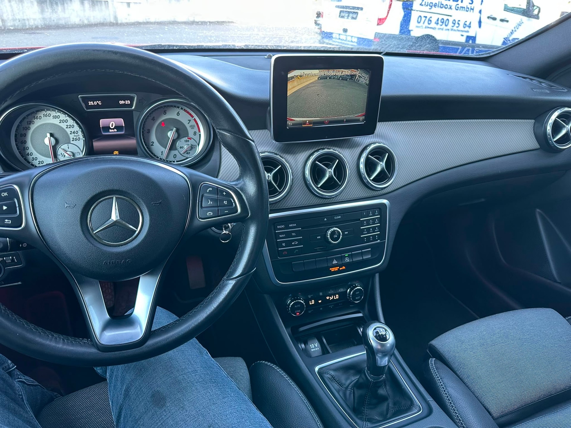 MERCEDES-BENZ GLA 250 Style-image-12