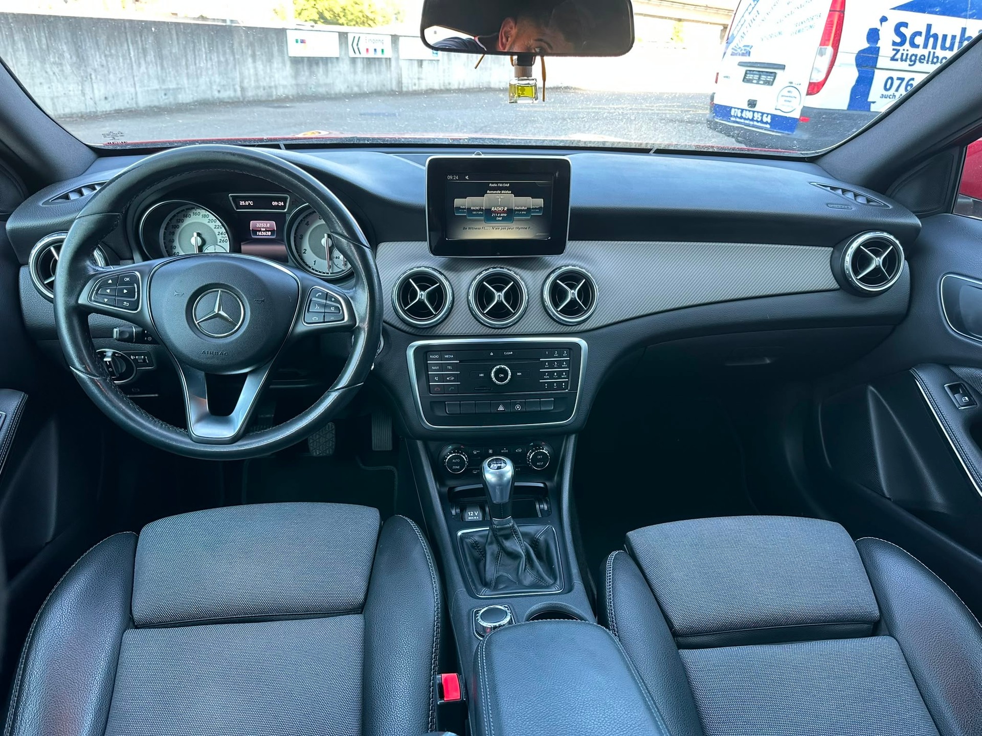 MERCEDES-BENZ GLA 250 Style-image-8