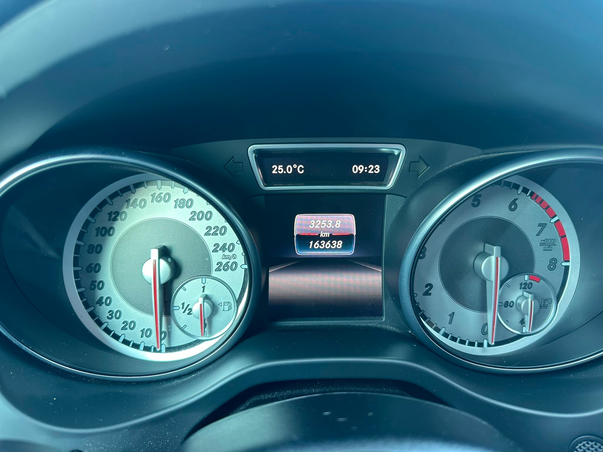 MERCEDES-BENZ GLA 250 Style-image-9