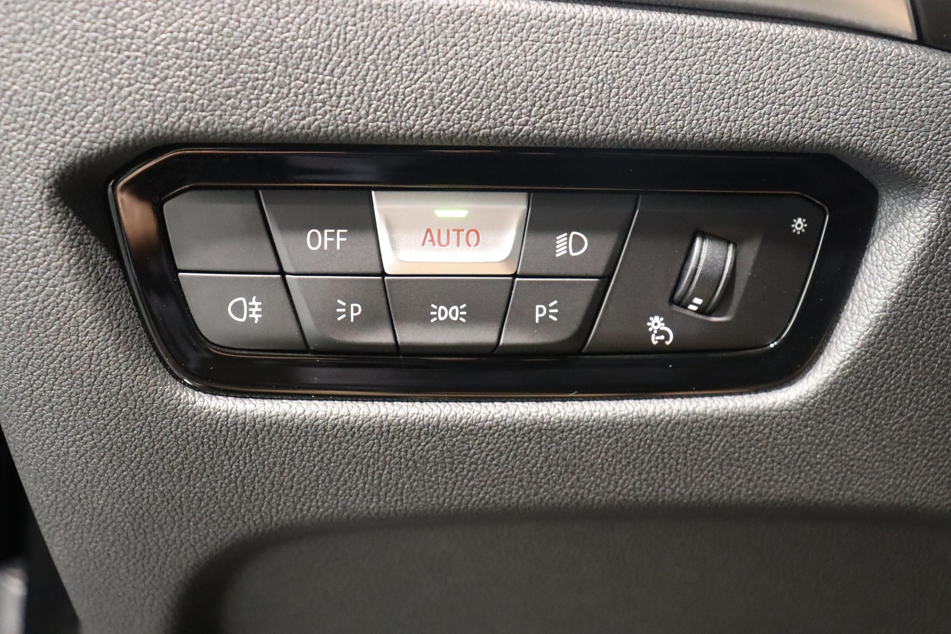 BMW 330e xDrive SAG Touring-image-22