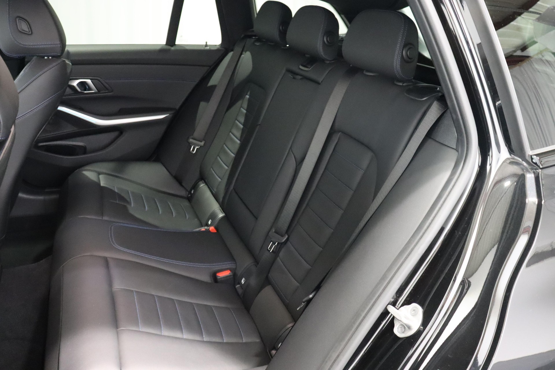 BMW 330e xDrive SAG Touring-image-10