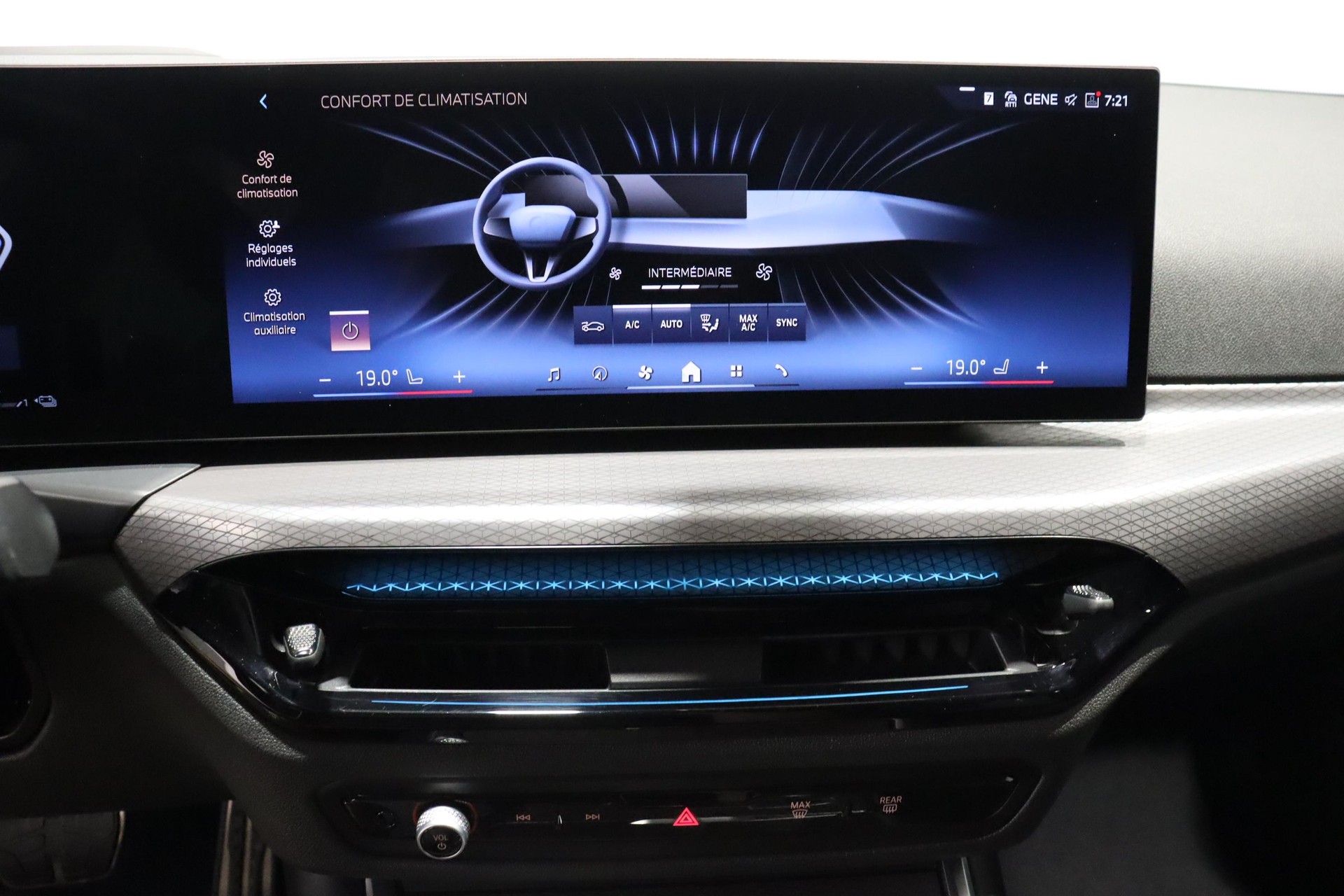 BMW 330e xDrive SAG Touring-image-13