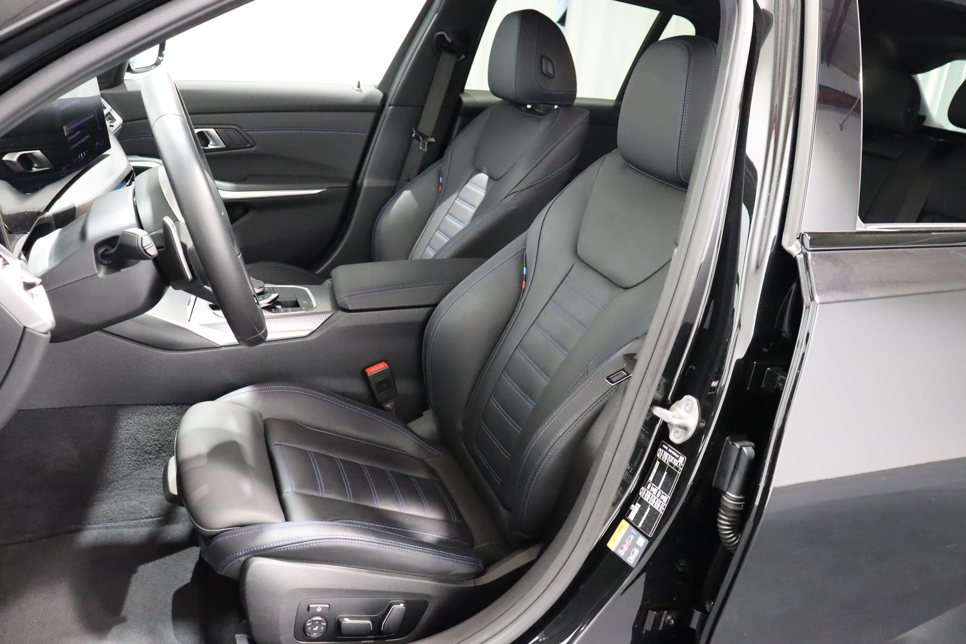 BMW 330e xDrive SAG Touring-image-9