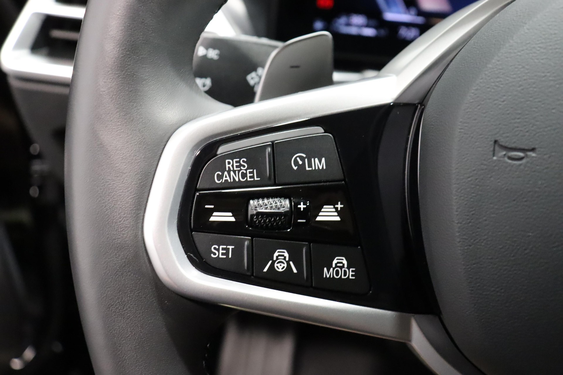 BMW 330e xDrive SAG Touring-image-19