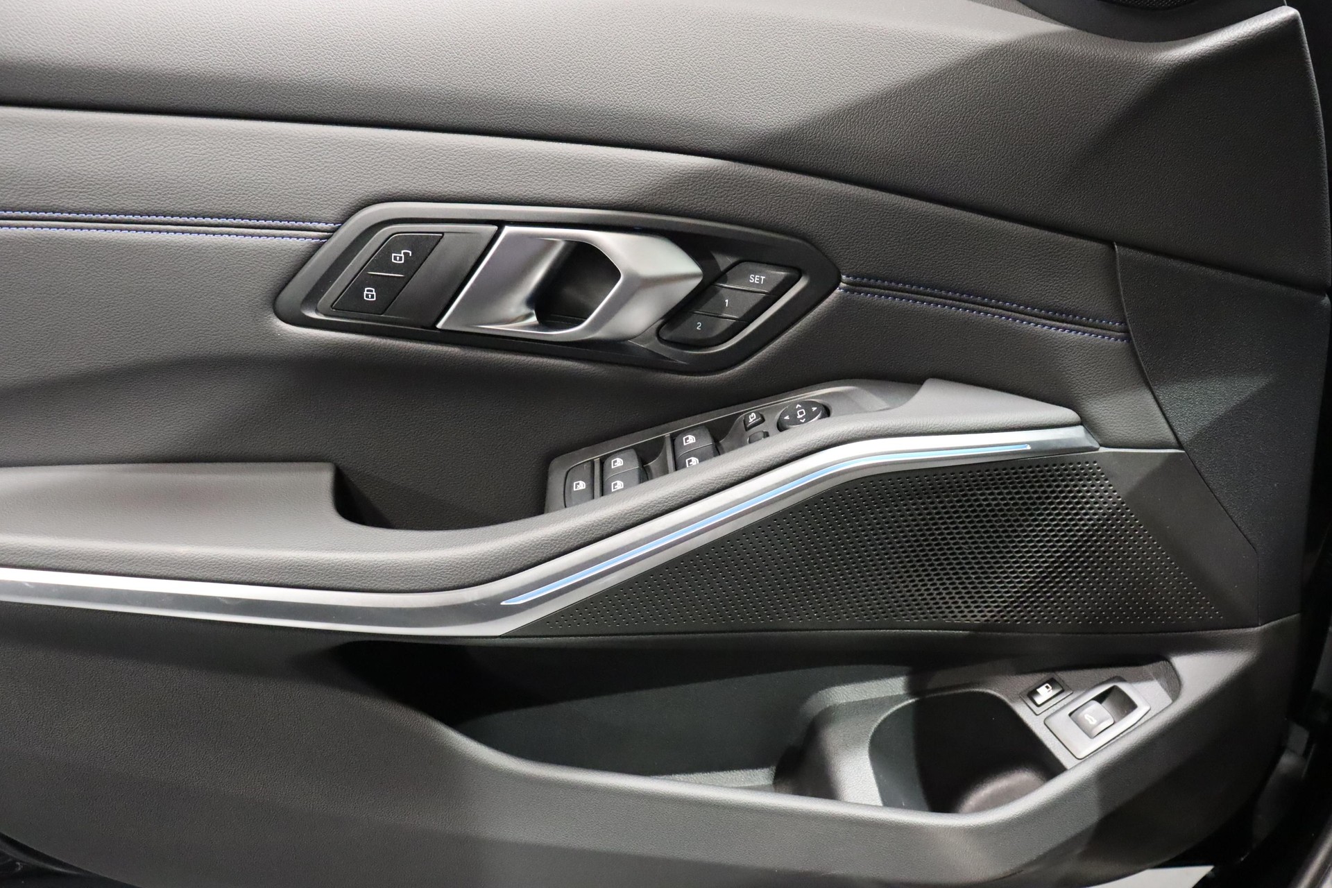 BMW 330e xDrive SAG Touring-image-21
