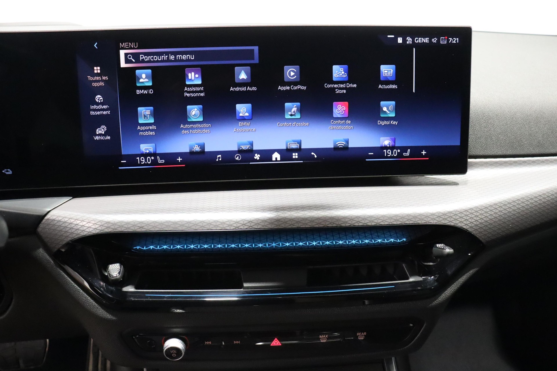 BMW 330e xDrive SAG Touring-image-14