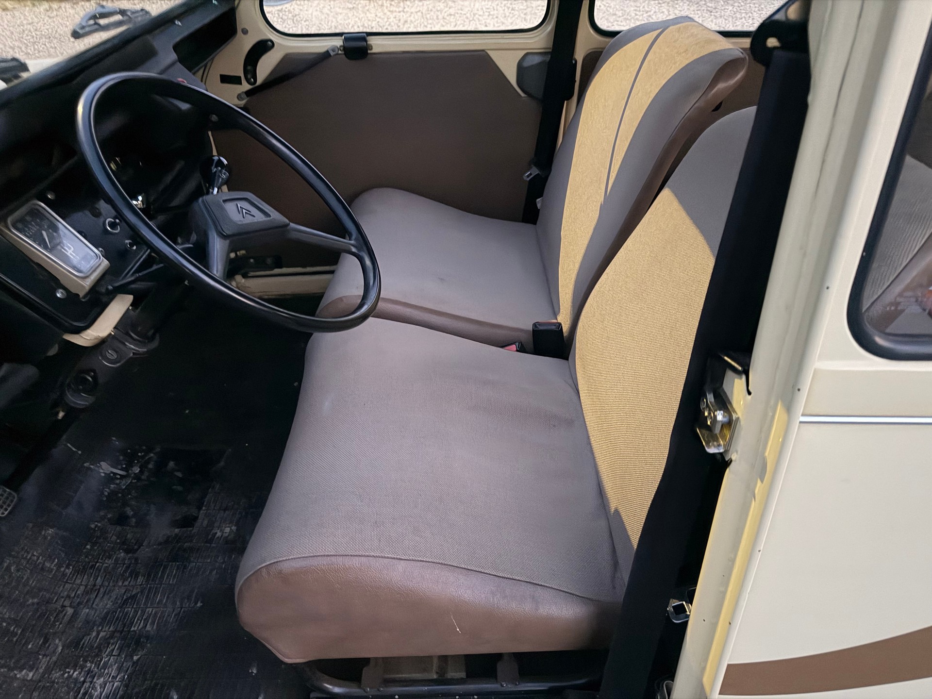 CITROEN 2CV6 Spécial (Club)-image-11