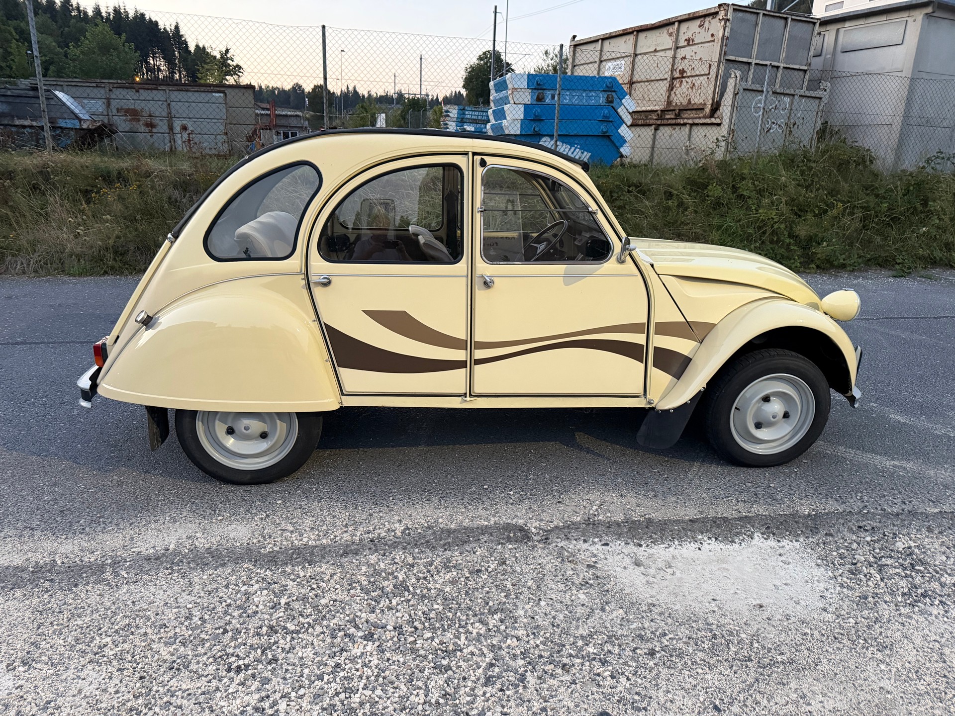 CITROEN 2CV6 Spécial (Club)-image-5