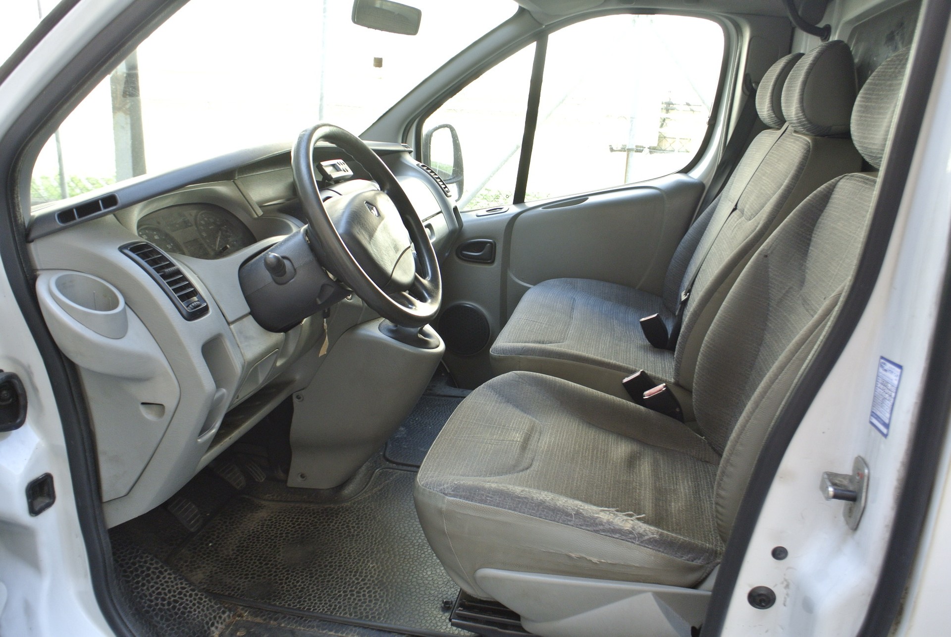 RENAULT Trafic 2.0 dCi 115 2.9t L2H1-image-19