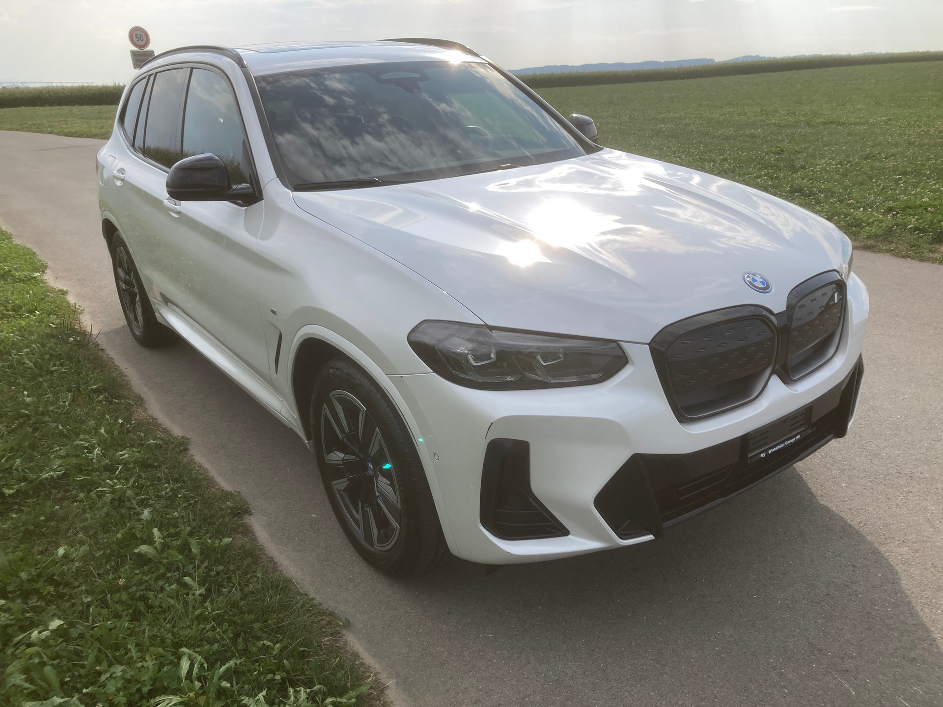 BMW iX3 Inspiring-image-1