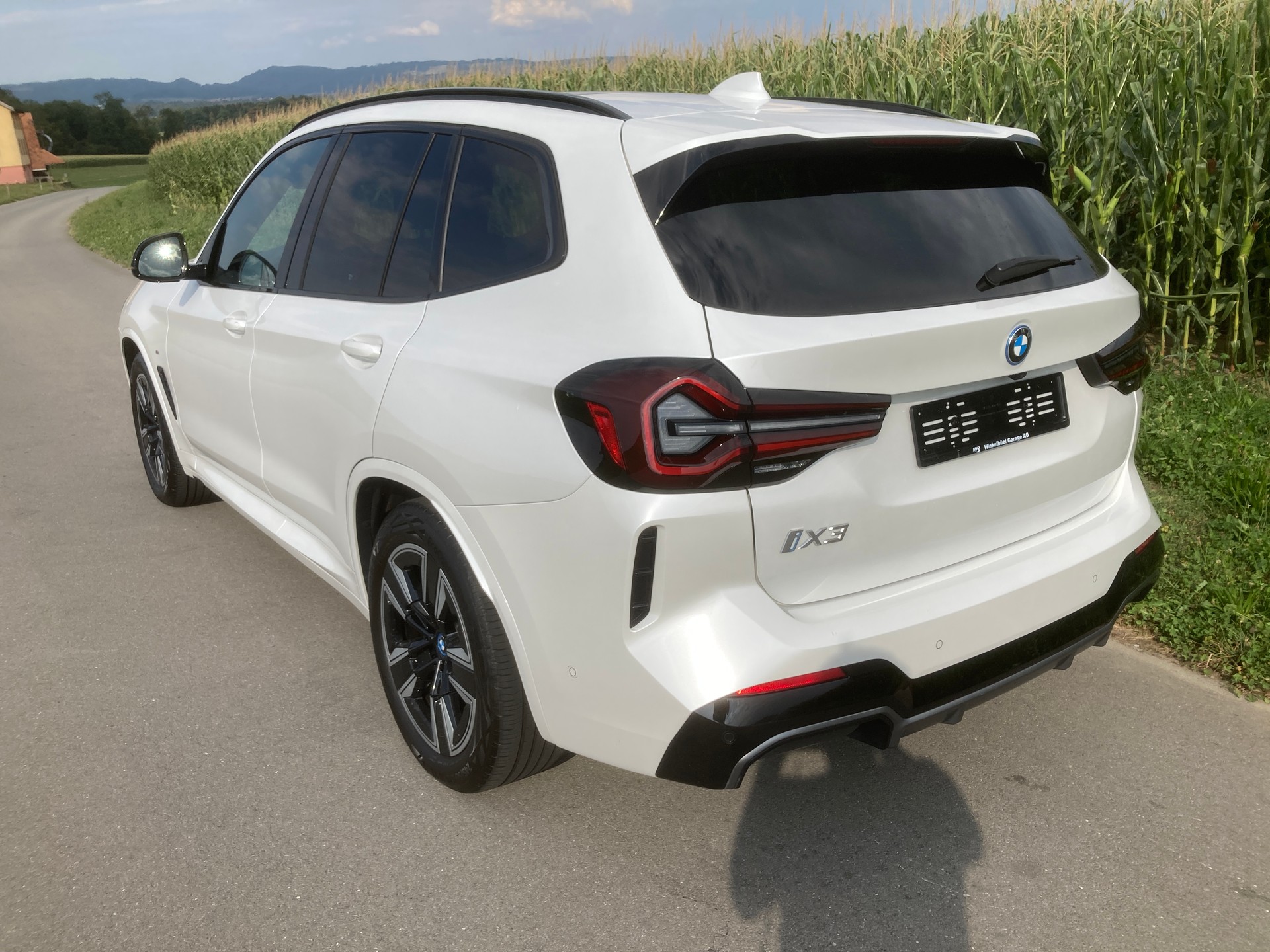 BMW iX3 Inspiring-image-3