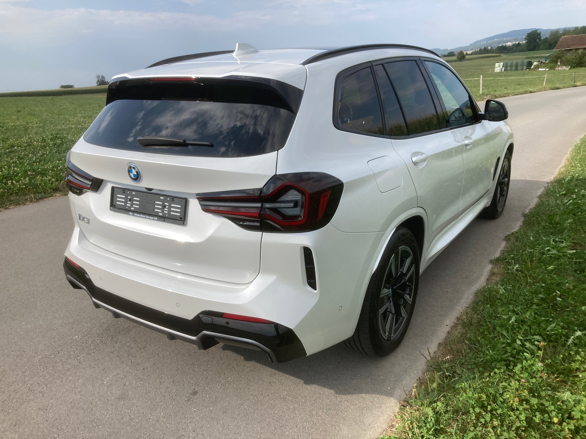BMW iX3 Inspiring-image-2
