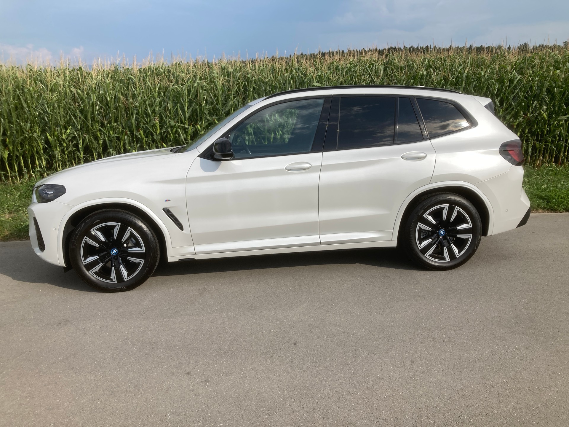 BMW iX3 Inspiring-image-4