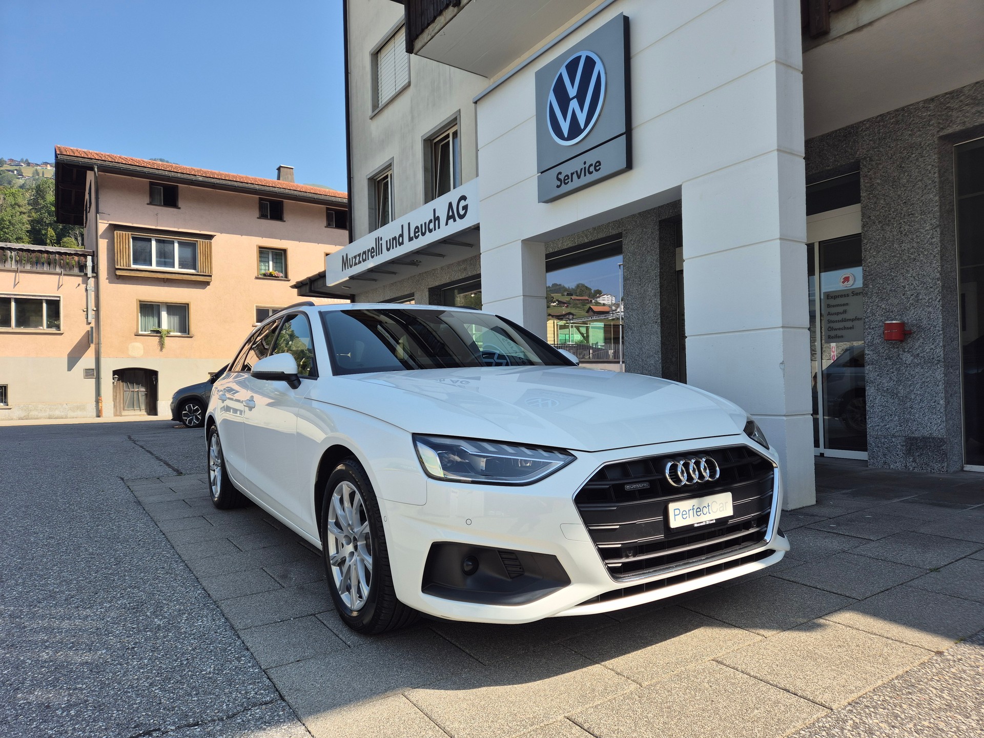 AUDI A4 Avant 40 TDI Attraction quattro S-tronic-image-0