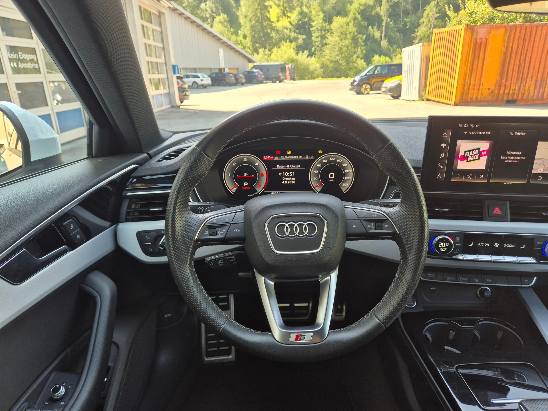 AUDI A4 Avant 40 TDI Attraction quattro S-tronic-image-9