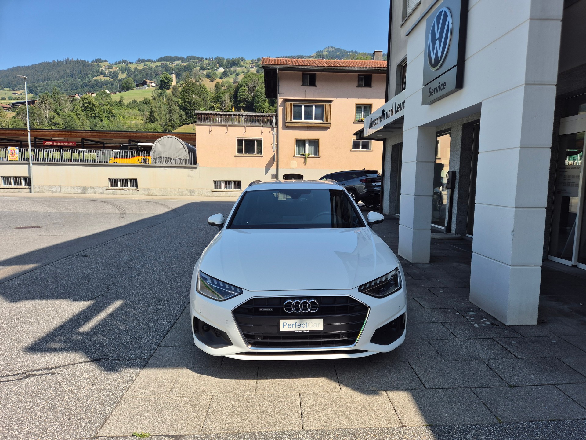 AUDI A4 Avant 40 TDI Attraction quattro S-tronic-image-2