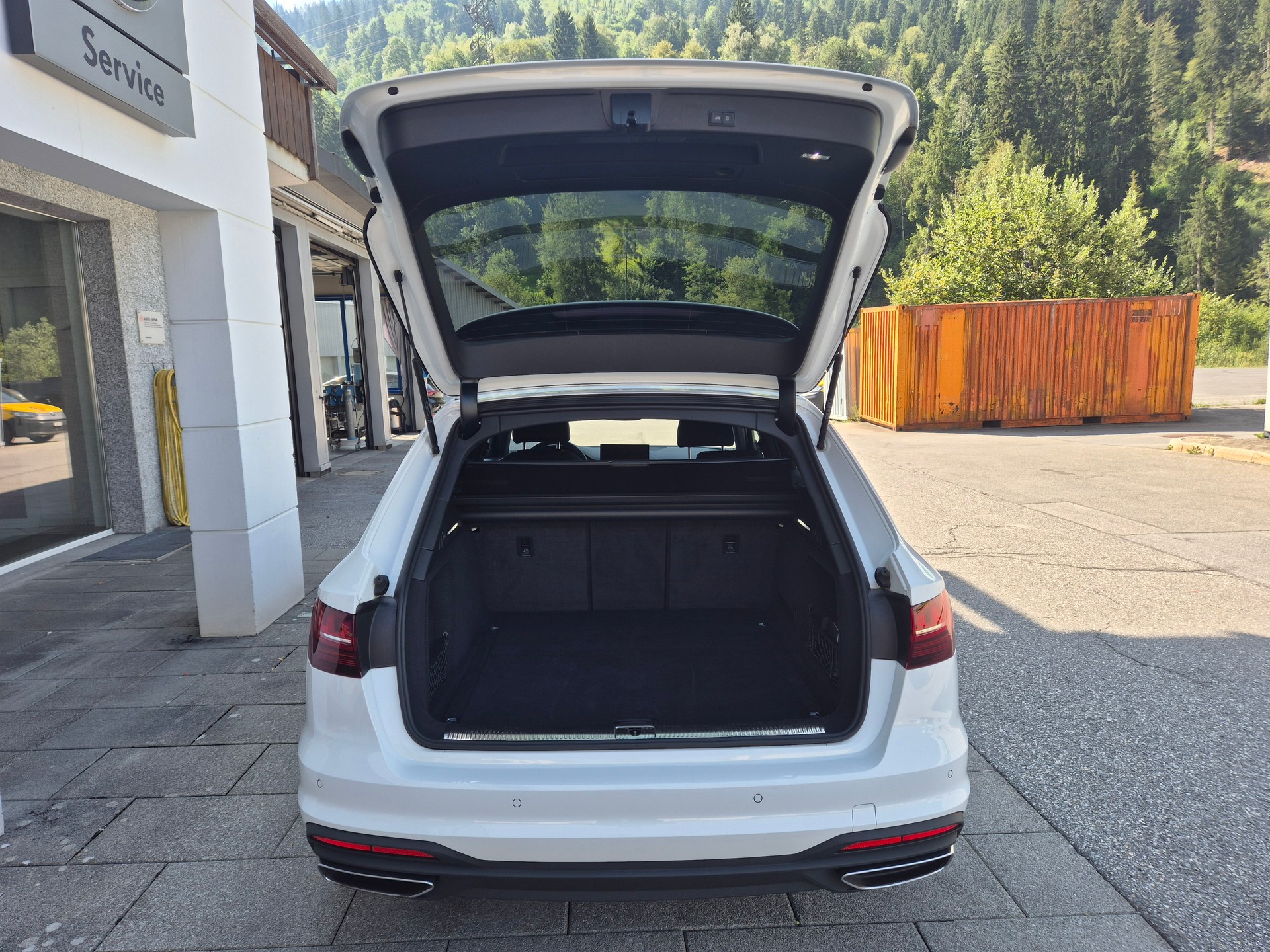AUDI A4 Avant 40 TDI Attraction quattro S-tronic-image-11