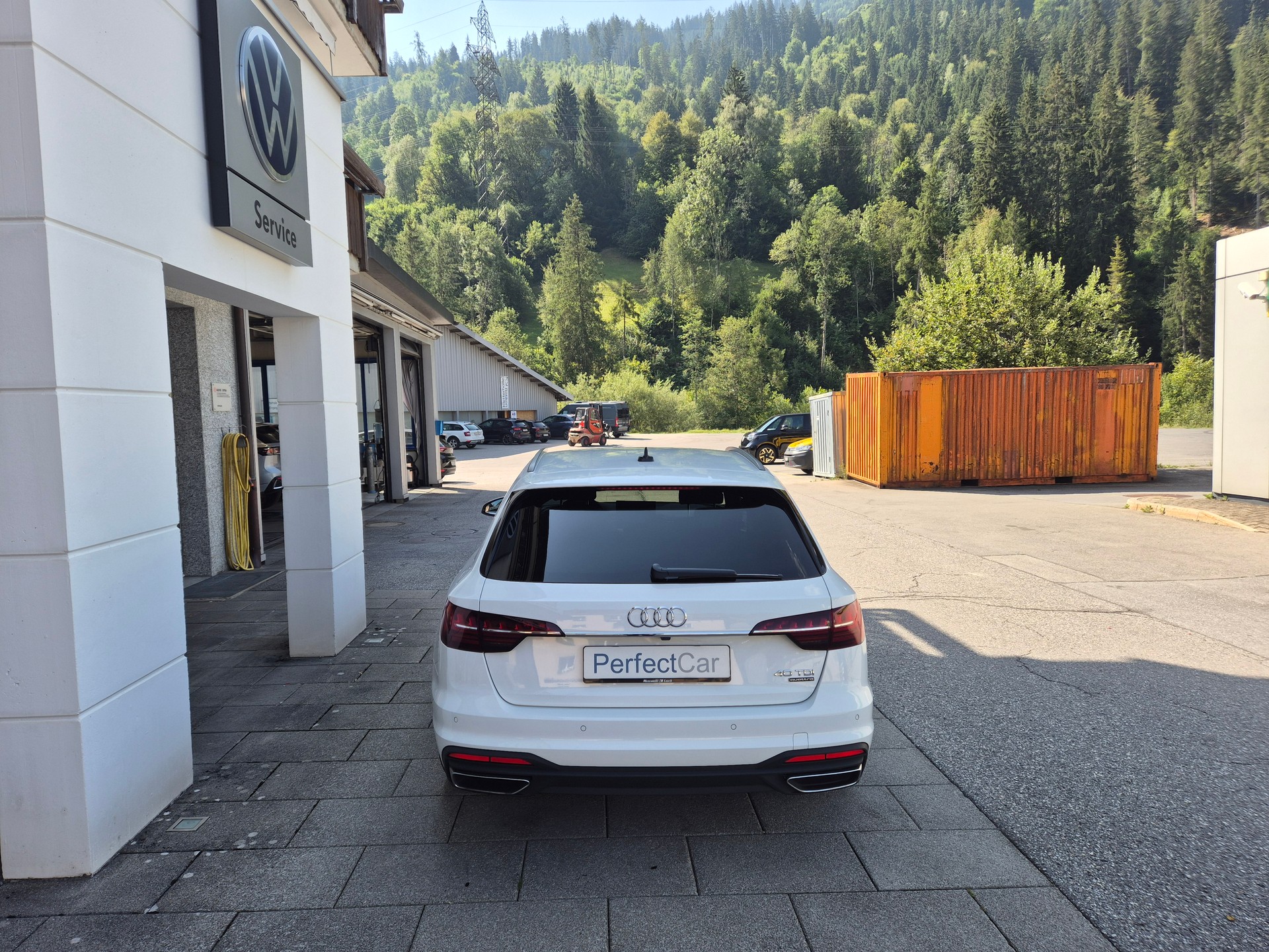 AUDI A4 Avant 40 TDI Attraction quattro S-tronic-image-5