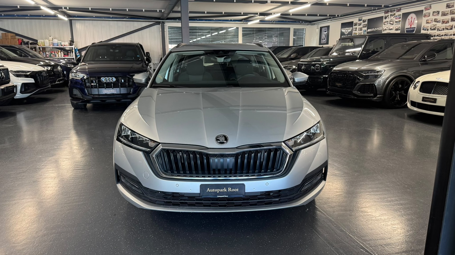 SKODA Octavia Combi 2.0 TDI DSG Ambition 4x4-showroom-element-2