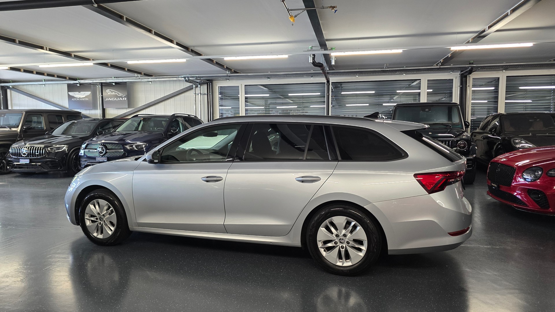 SKODA Octavia Combi 2.0 TDI DSG Ambition 4x4-image-10