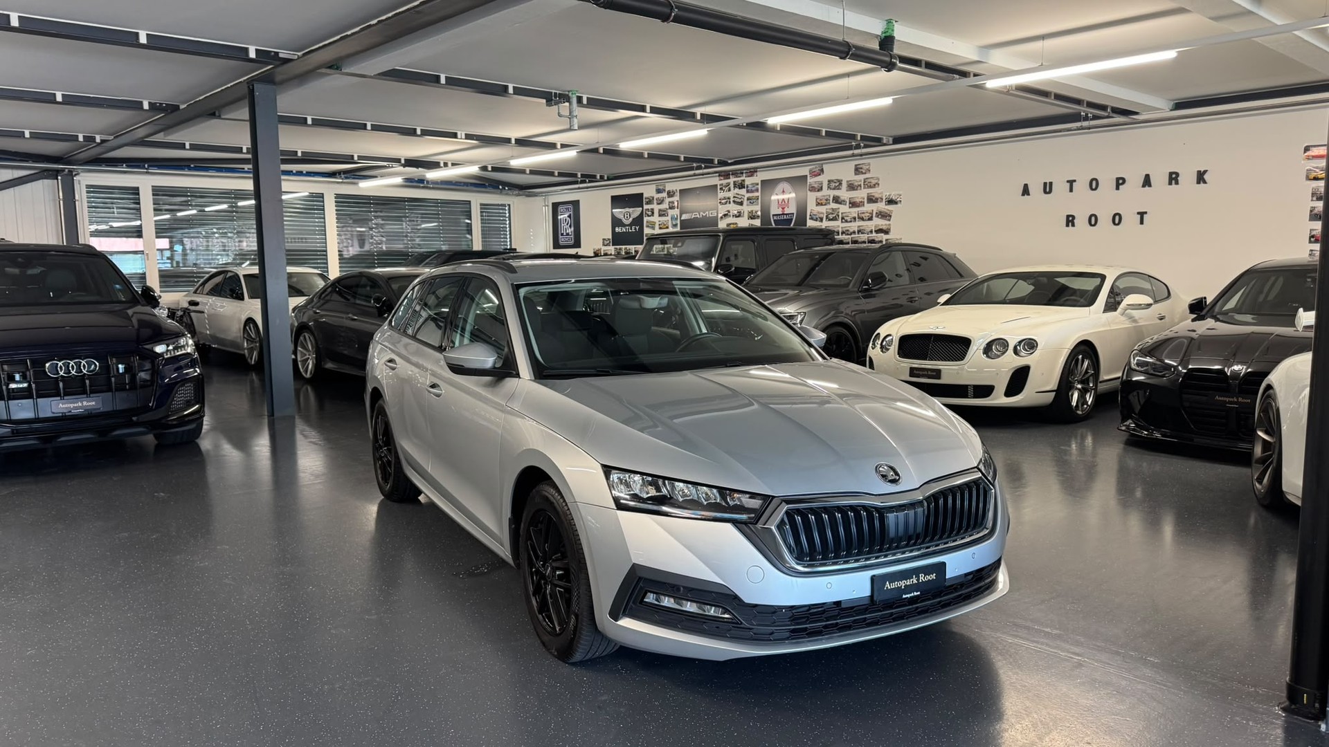 SKODA Octavia Combi 2.0 TDI DSG Ambition 4x4-showroom-element-1