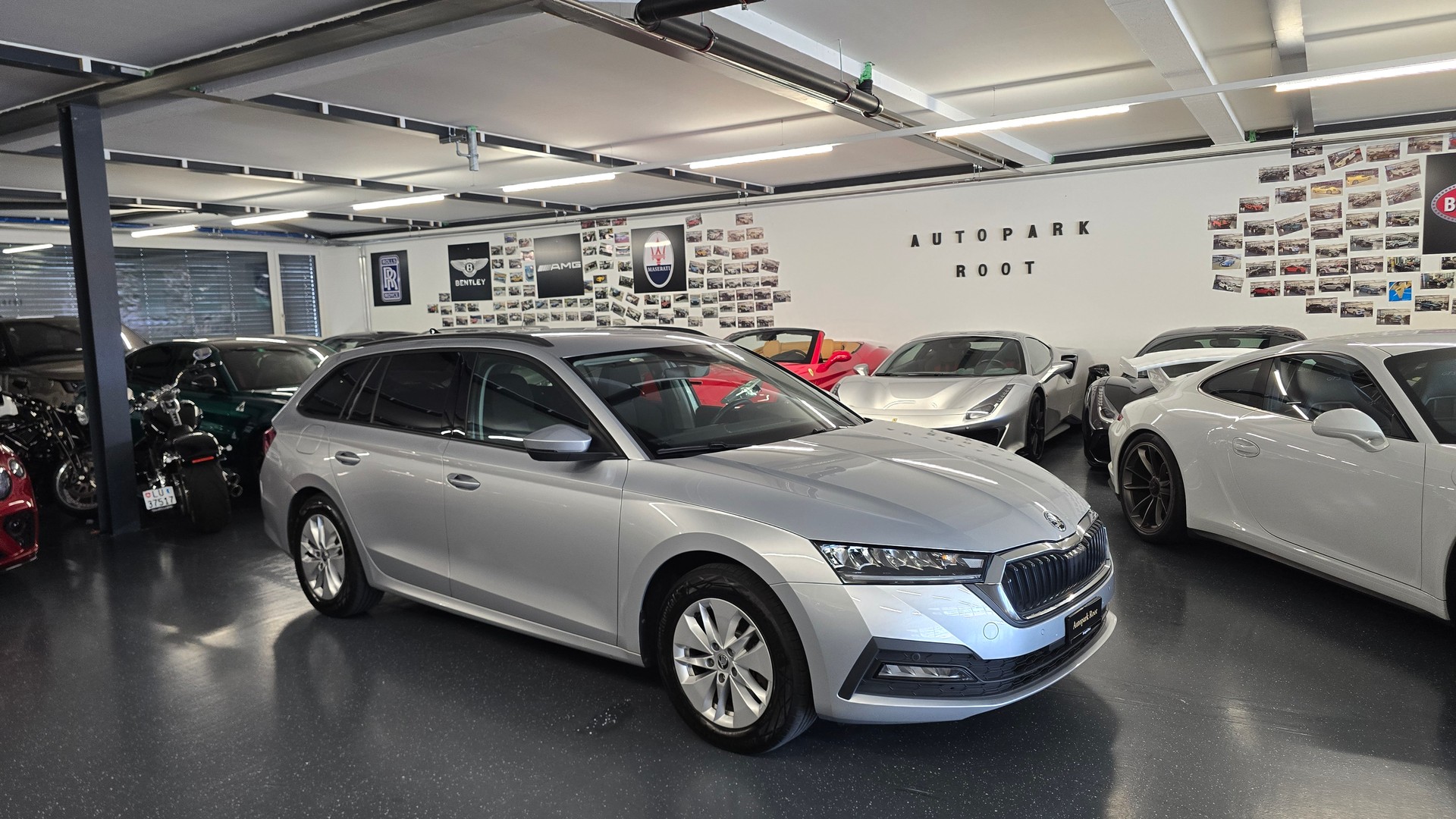 SKODA Octavia Combi 2.0 TDI DSG Ambition 4x4-image-0