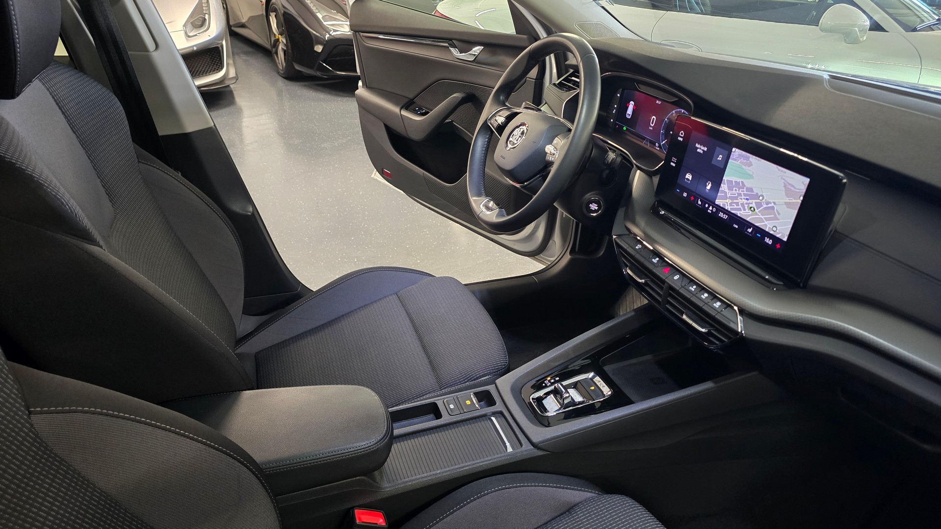 SKODA Octavia Combi 2.0 TDI DSG Ambition 4x4-image-20