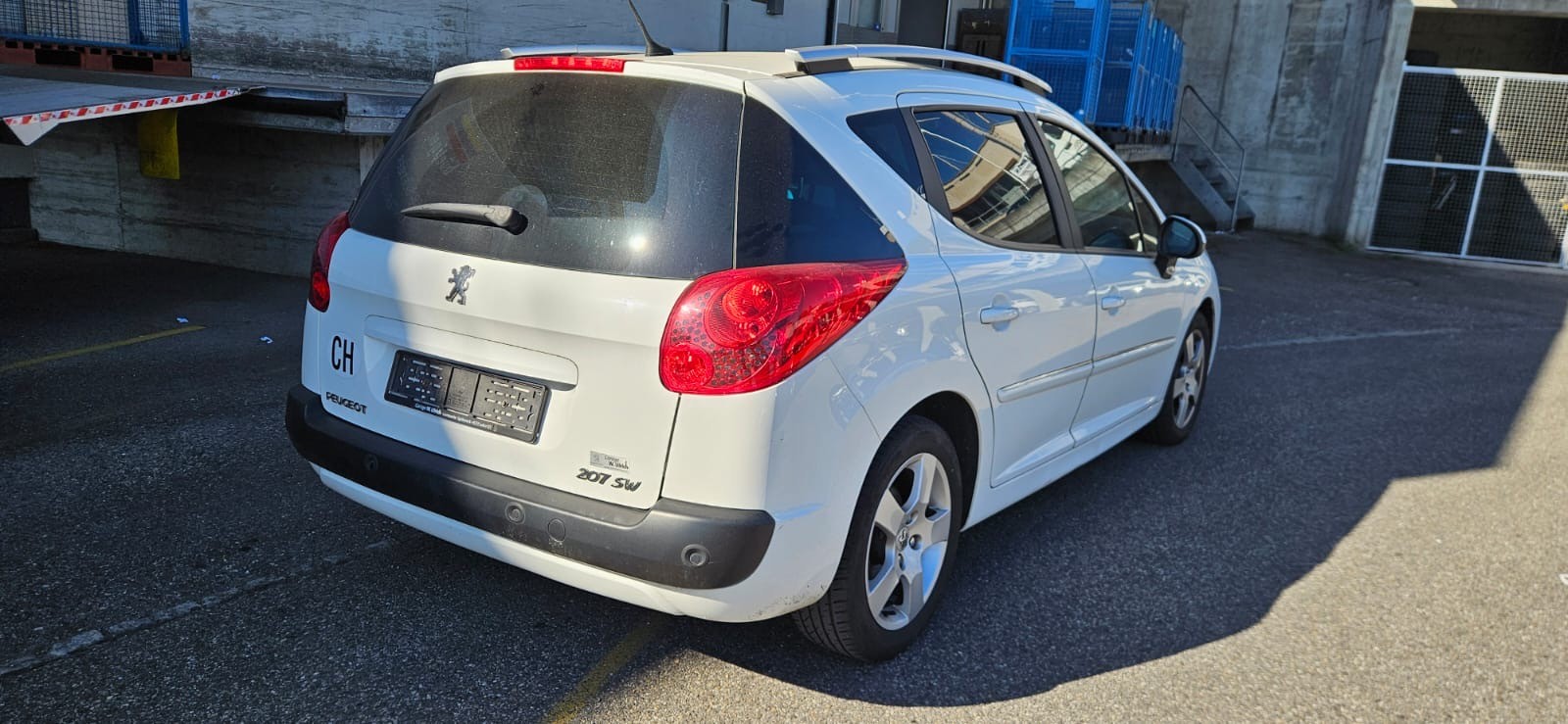 PEUGEOT 207 SW 1.6 HDI Allure-image-2