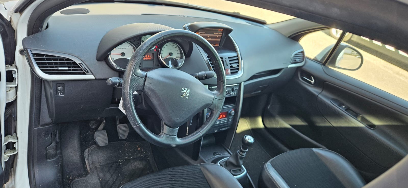 PEUGEOT 207 SW 1.6 HDI Allure-image-8