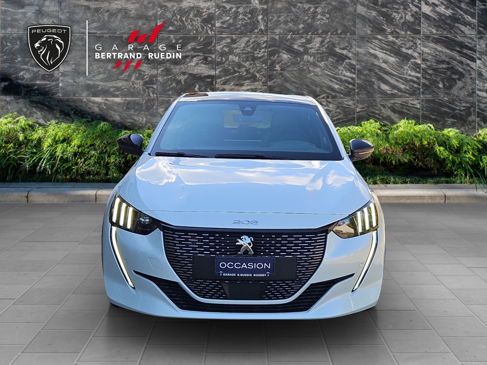 PEUGEOT 208 1.2 PureTech GT Line EAT8-image-1