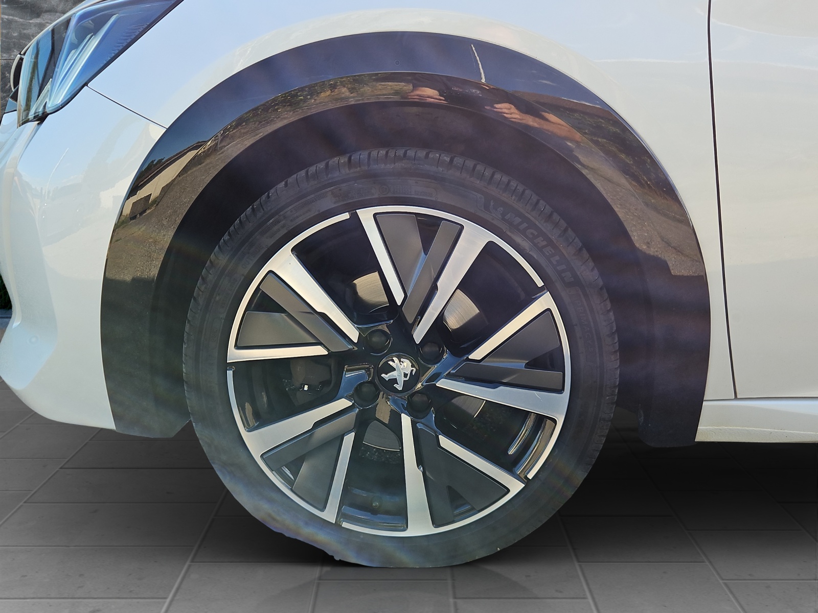 PEUGEOT 208 1.2 PureTech GT Line EAT8-image-4