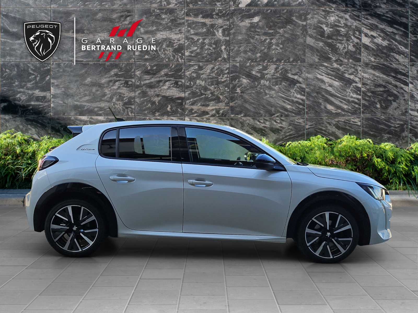 PEUGEOT 208 1.2 PureTech GT Line EAT8-image-5