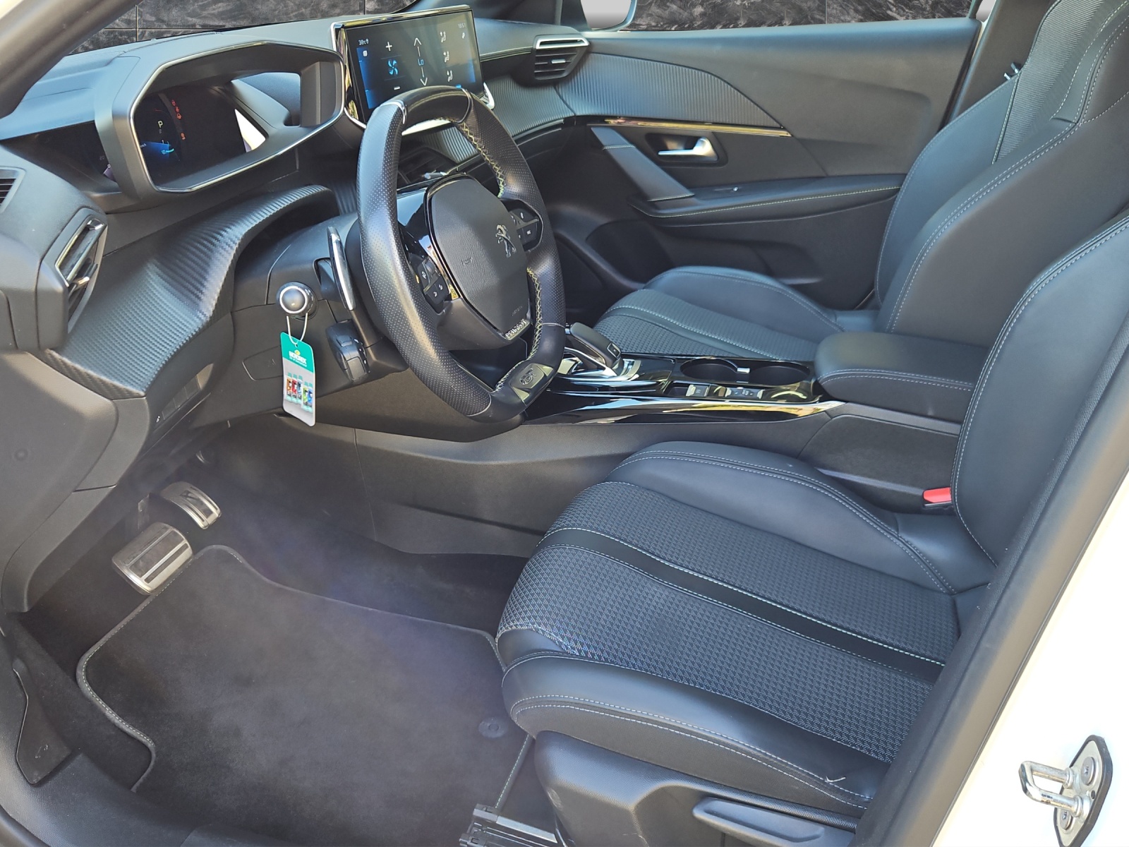 PEUGEOT 208 1.2 PureTech GT Line EAT8-image-8