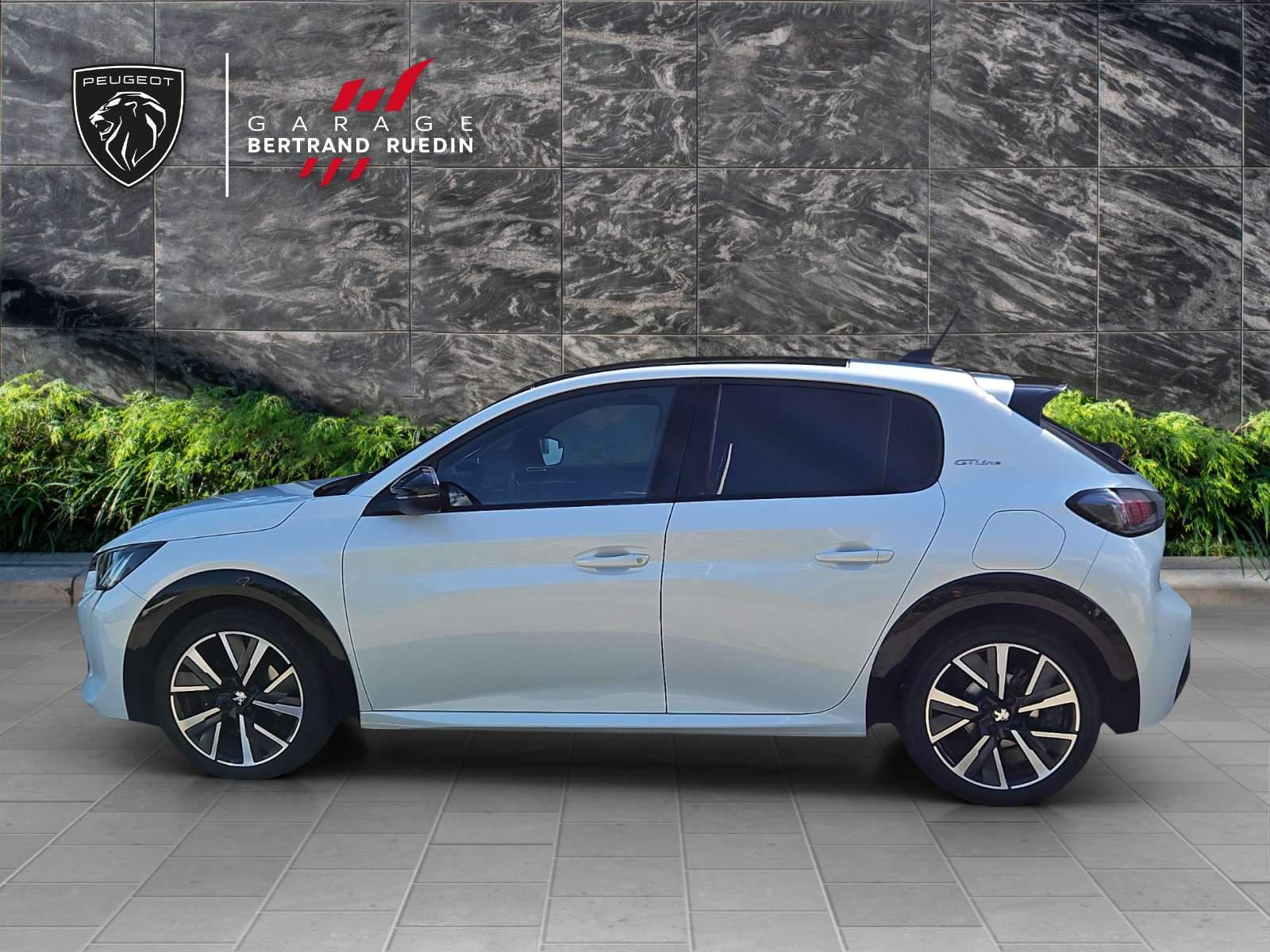PEUGEOT 208 1.2 PureTech GT Line EAT8-image-2
