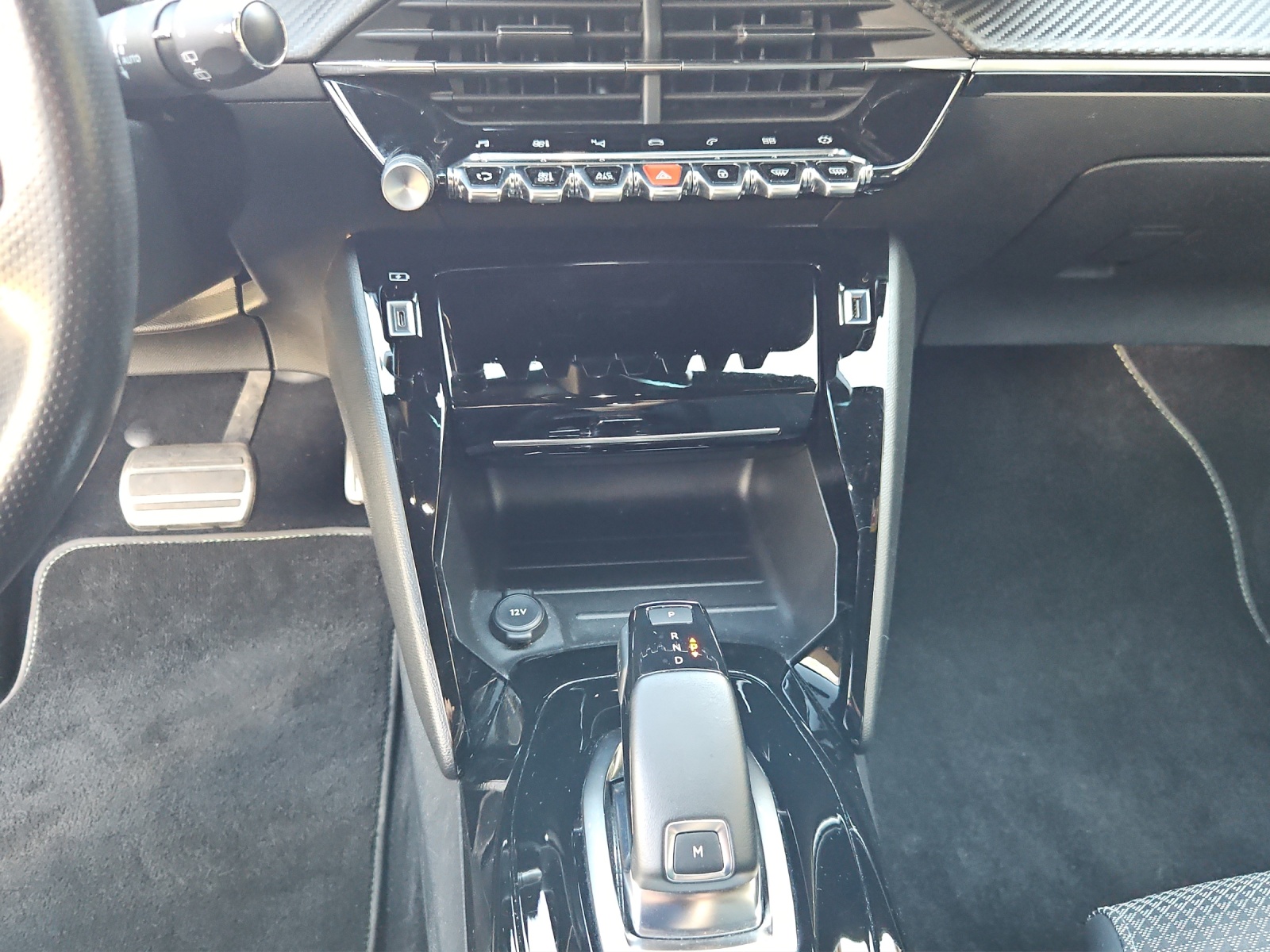 PEUGEOT 208 1.2 PureTech GT Line EAT8-image-13