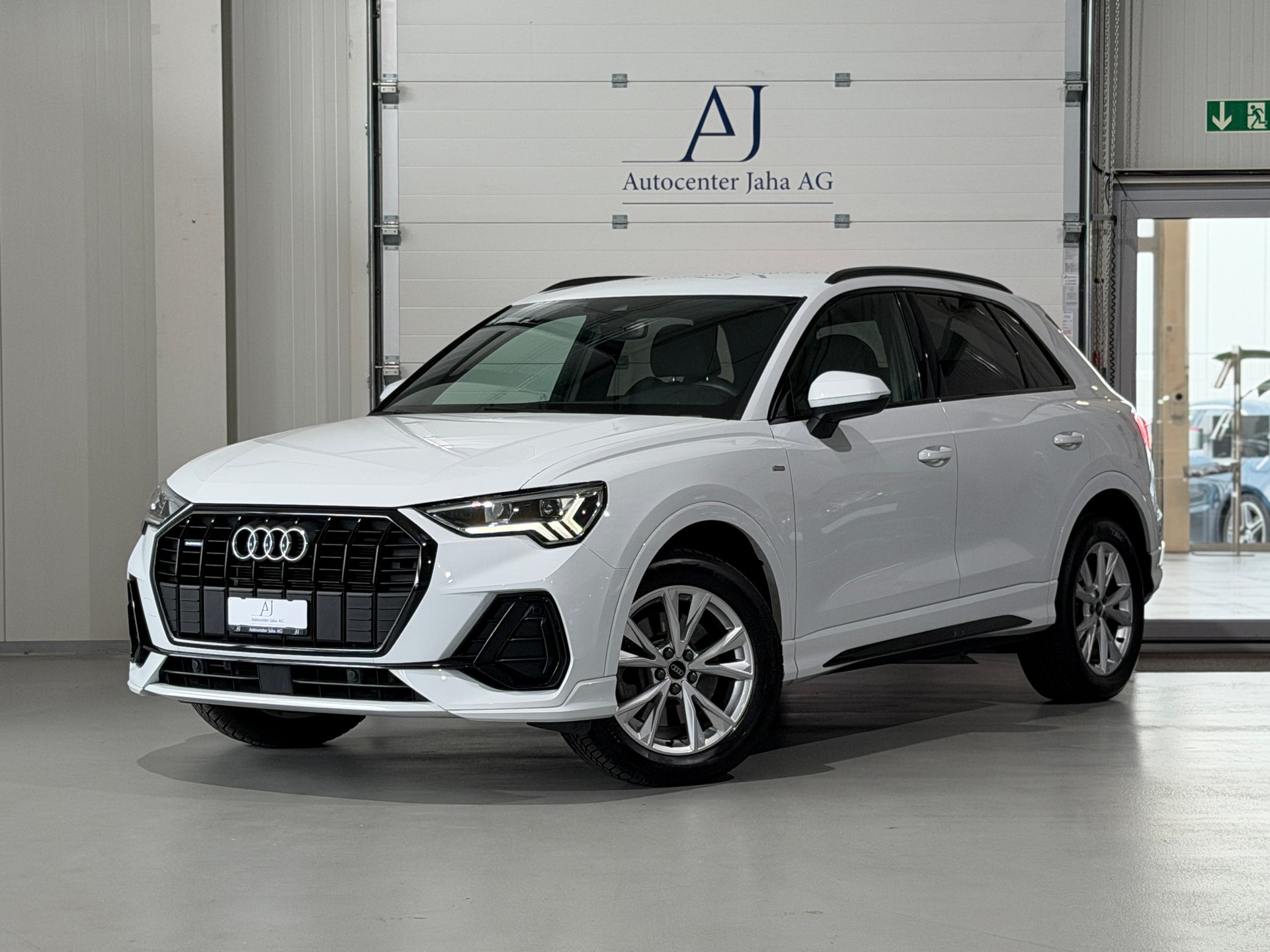 AUDI Q3 40 TDI S line quattro S-tronic (CH)-image-0
