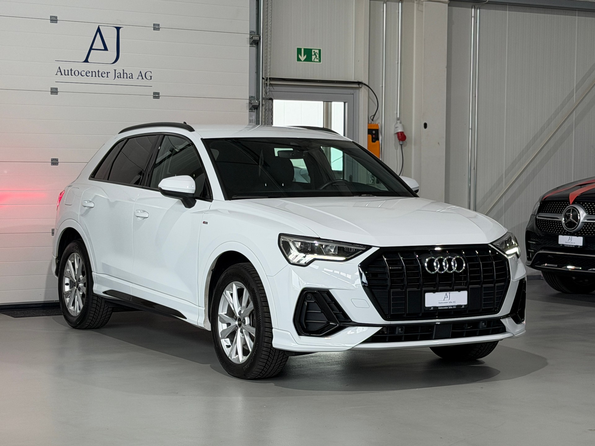 AUDI Q3 40 TDI S line quattro S-tronic (CH)-image-4