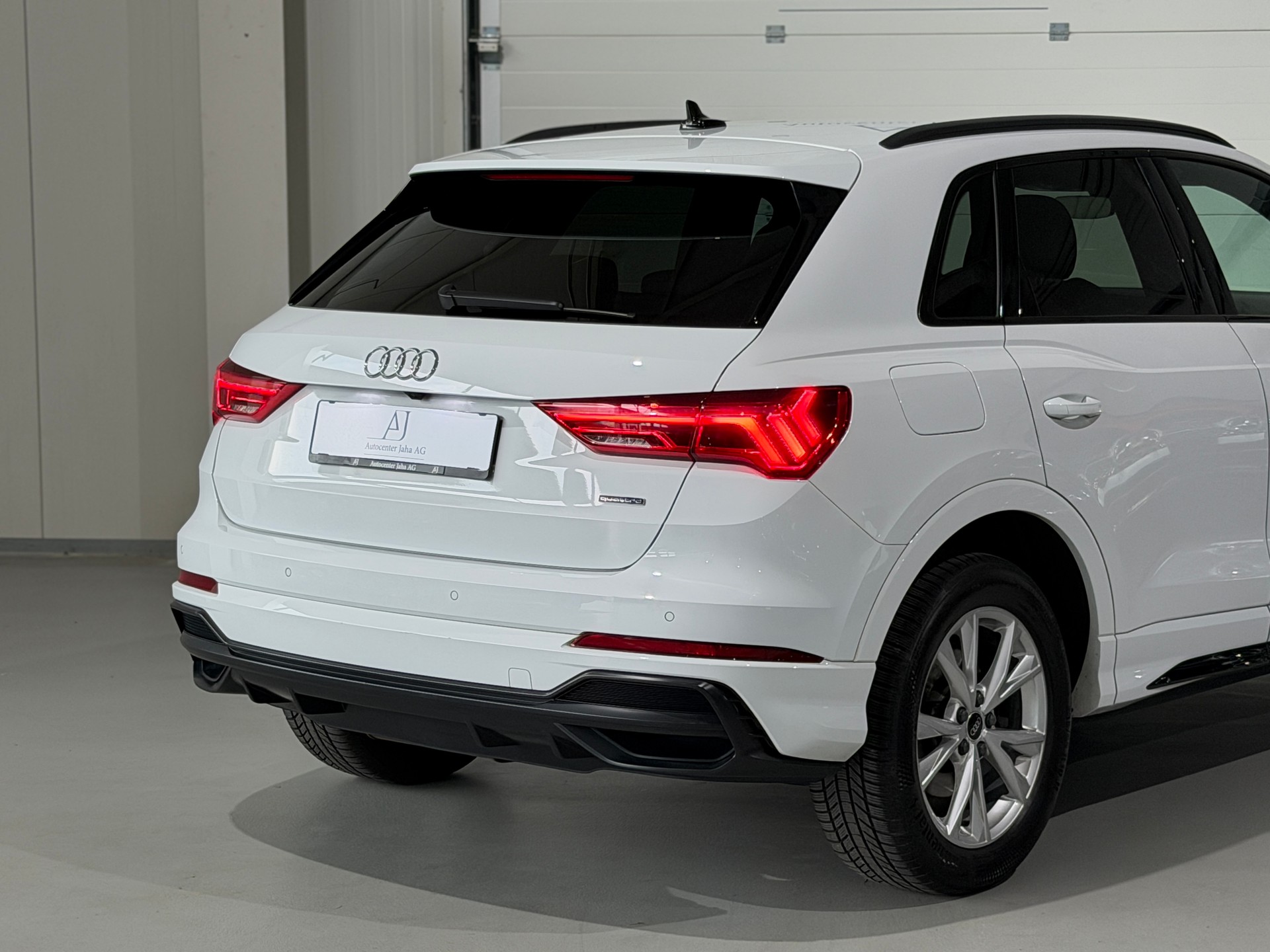 AUDI Q3 40 TDI S line quattro S-tronic (CH)-image-5