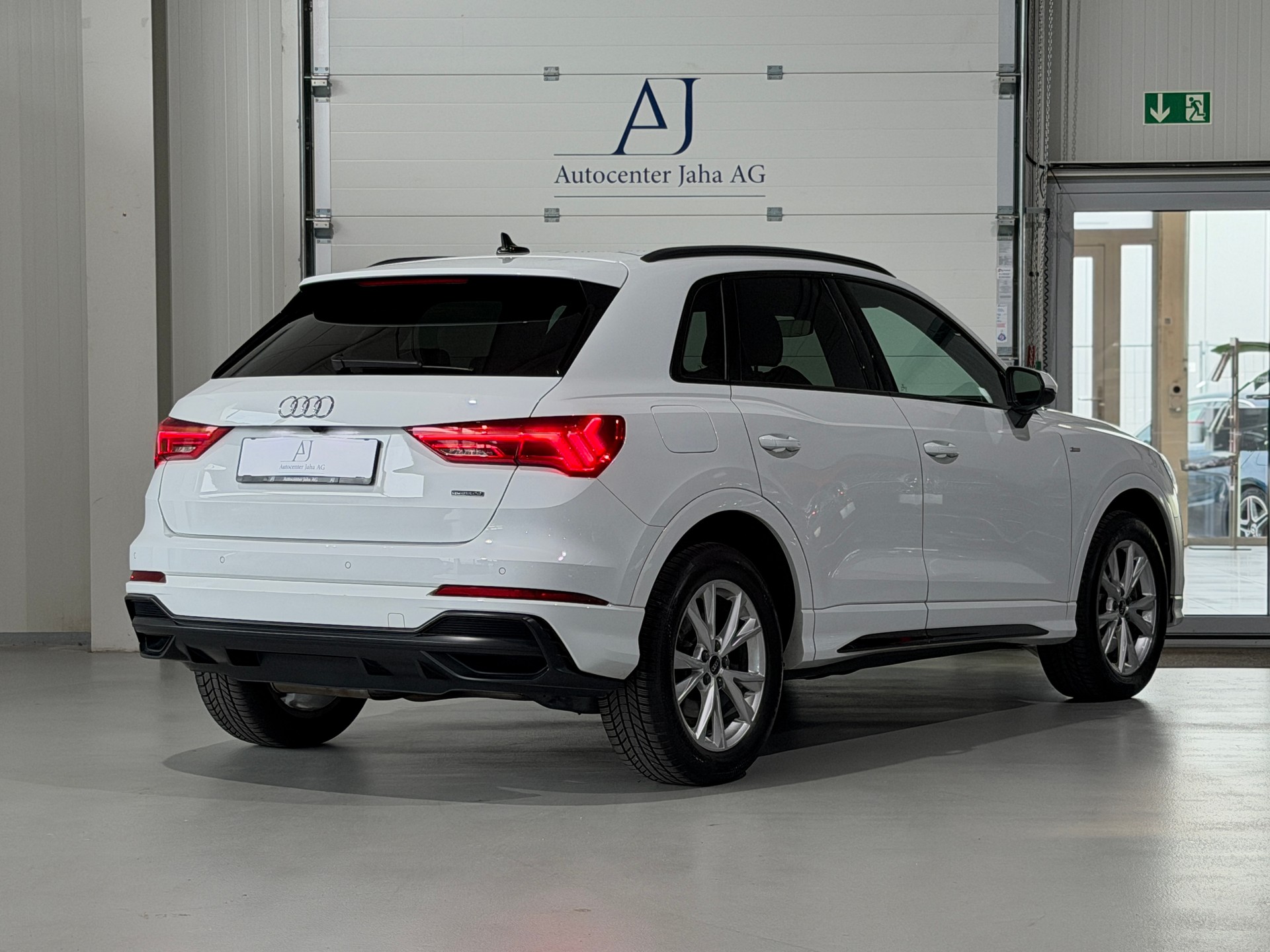 AUDI Q3 40 TDI S line quattro S-tronic (CH)-image-6