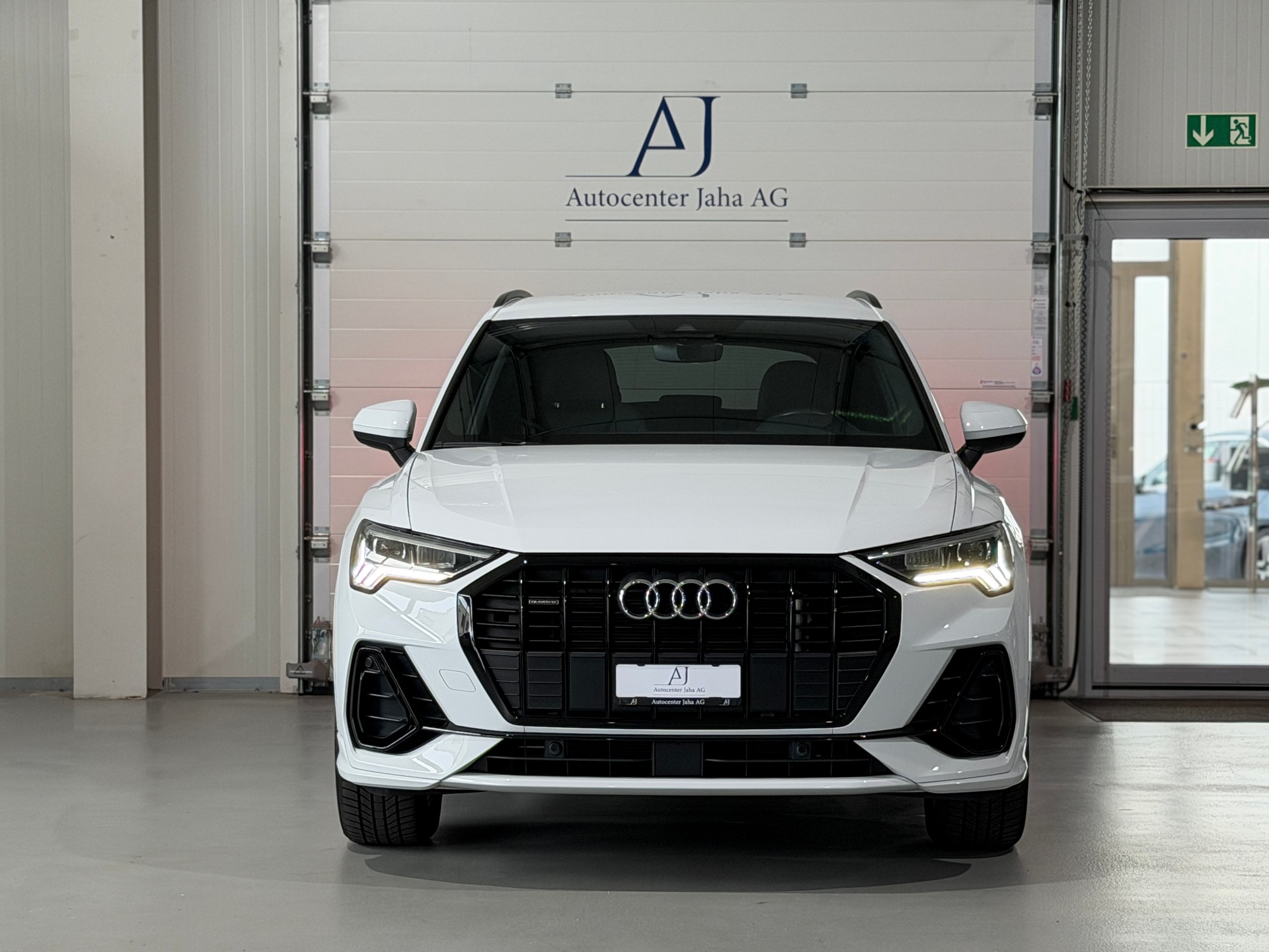 AUDI Q3 40 TDI S line quattro S-tronic (CH)-image-3