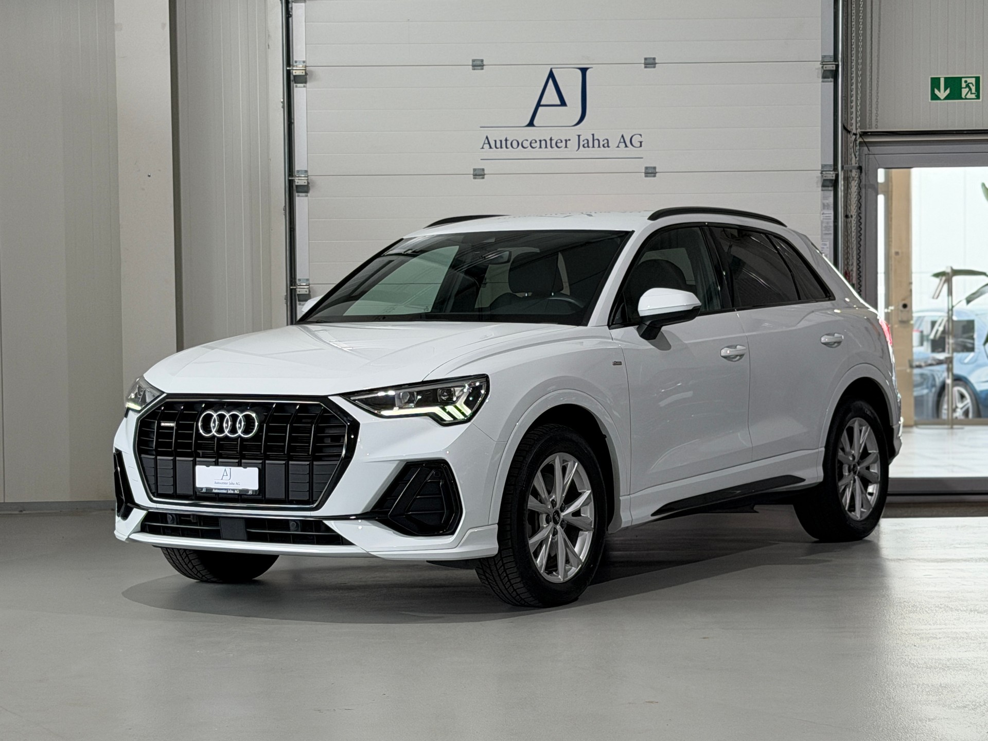 AUDI Q3 40 TDI S line quattro S-tronic (CH)-image-2
